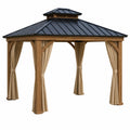 Pérgola de Madera con Techo Metálico y Cortinas Beige